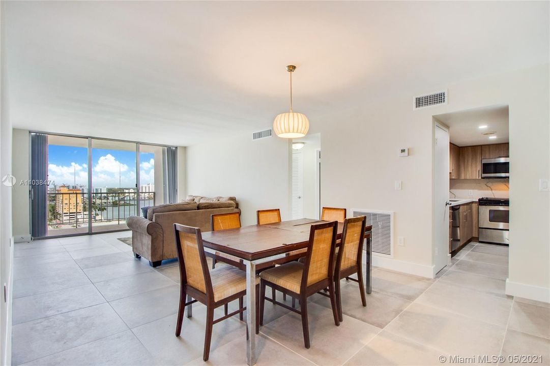 Recently Sold: $300,000 (2 beds, 2 baths, 1356 Square Feet)