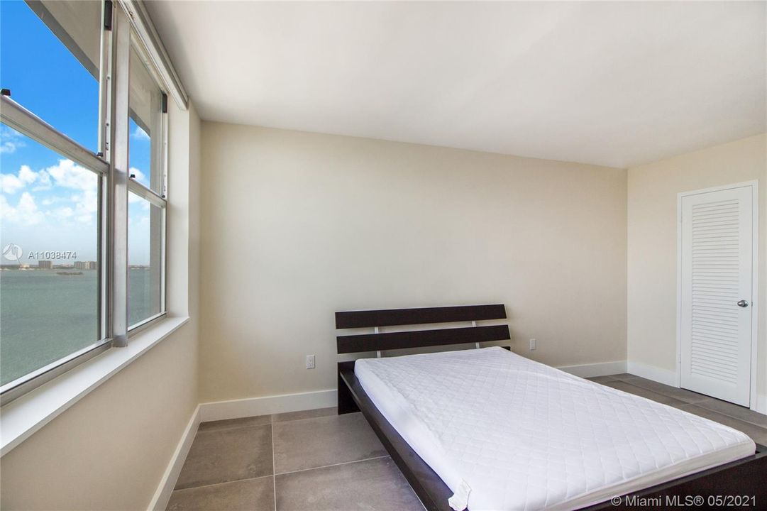 Recently Sold: $300,000 (2 beds, 2 baths, 1356 Square Feet)