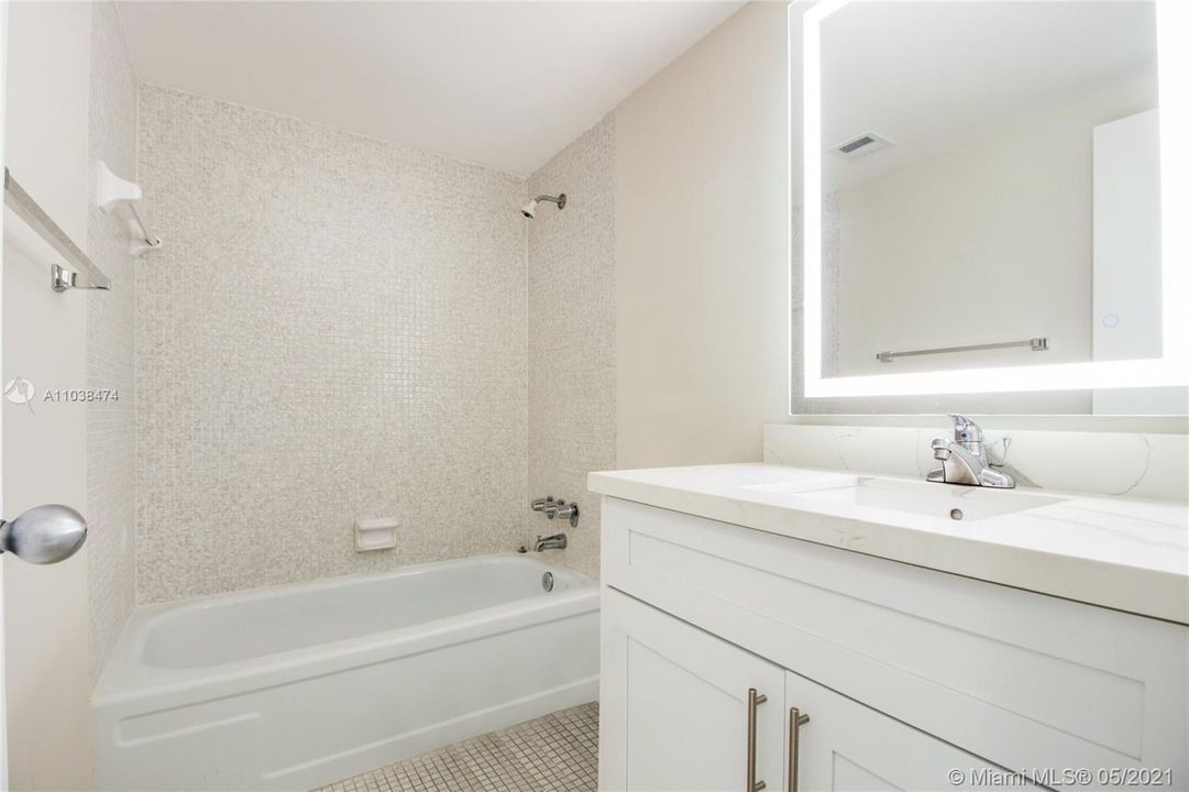 Recently Sold: $300,000 (2 beds, 2 baths, 1356 Square Feet)