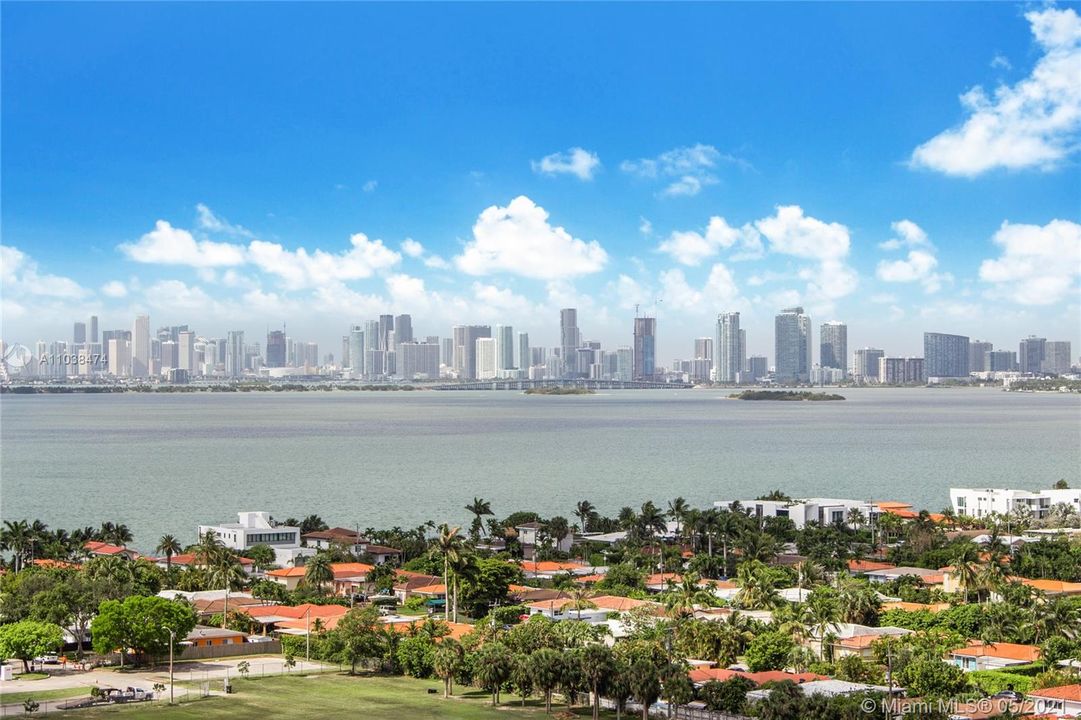 Recently Sold: $300,000 (2 beds, 2 baths, 1356 Square Feet)