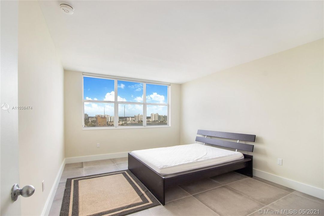 Recently Sold: $300,000 (2 beds, 2 baths, 1356 Square Feet)