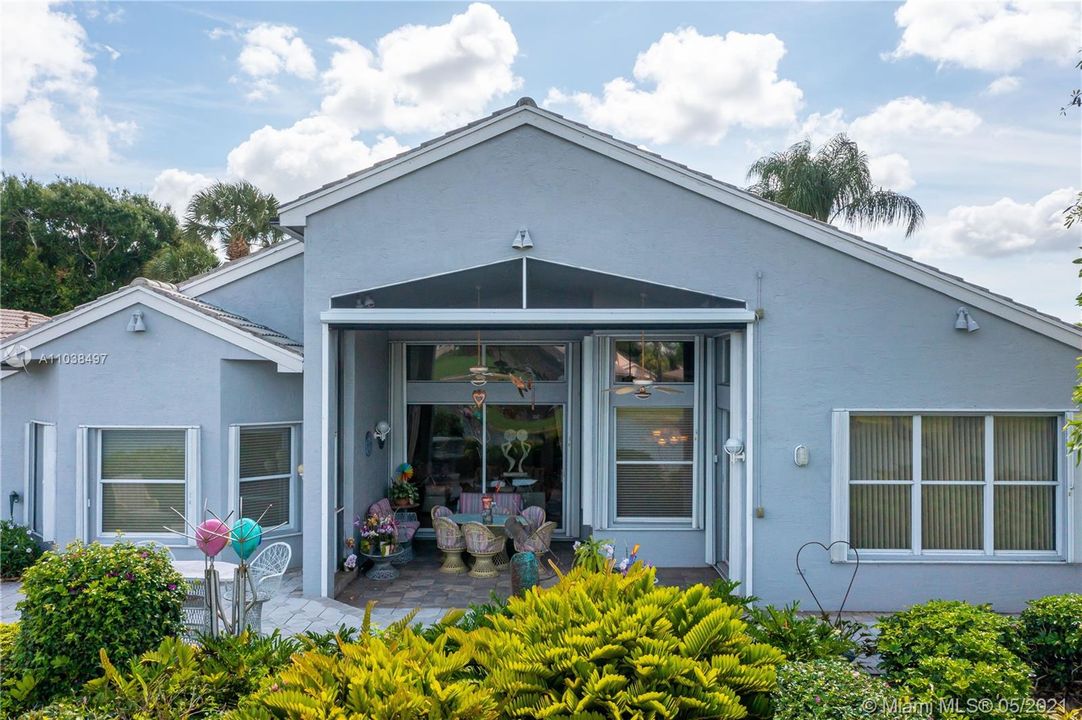 Recently Sold: $550,000 (3 beds, 2 baths, 2384 Square Feet)