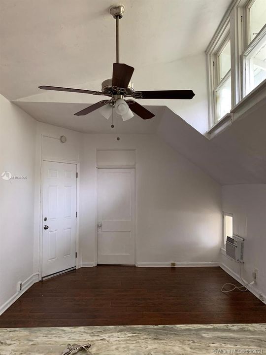 Recently Rented: $1,150 (1 beds, 1 baths, 3000 Square Feet)