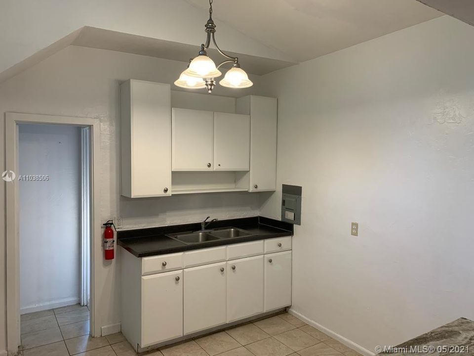 Recently Rented: $1,150 (1 beds, 1 baths, 3000 Square Feet)