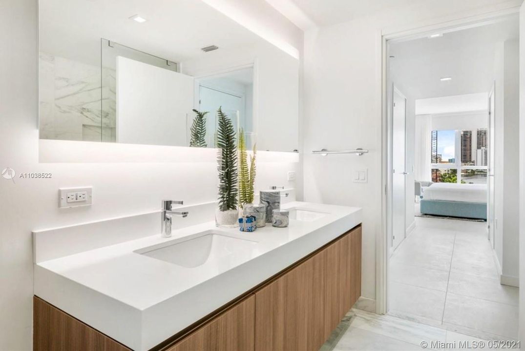 Recently Sold: $1,275,000 (2 beds, 2 baths, 1286 Square Feet)