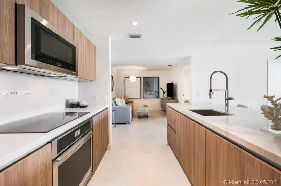 Recently Sold: $1,275,000 (2 beds, 2 baths, 1286 Square Feet)