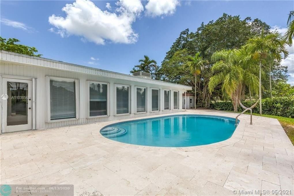 Recently Sold: $1,300,000 (5 beds, 3 baths, 4704 Square Feet)