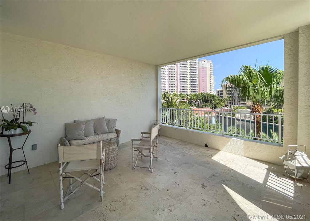 Recently Sold: $985,000 (2 beds, 2 baths, 1310 Square Feet)