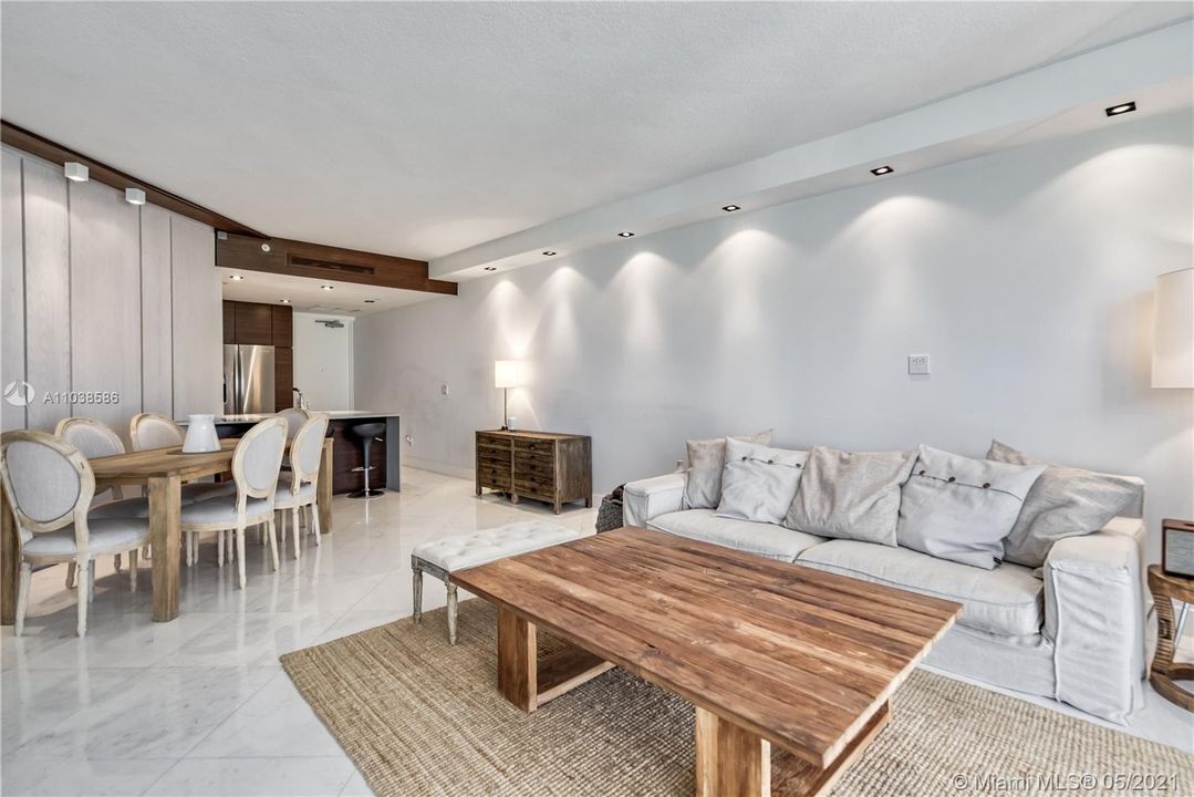 Recently Sold: $985,000 (2 beds, 2 baths, 1310 Square Feet)