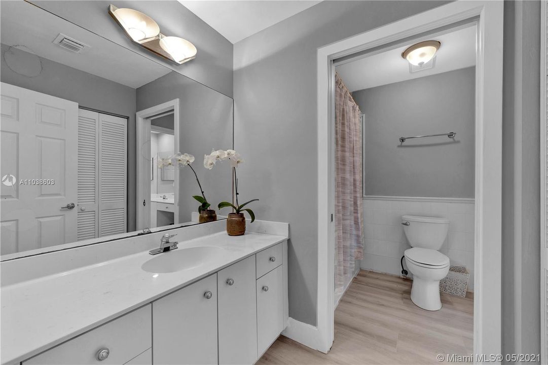 Недавно продано: $699,000 (4 спален, 3 ванн, 2615 Квадратных фут)