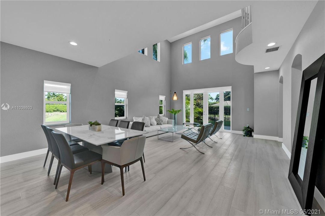 Недавно продано: $699,000 (4 спален, 3 ванн, 2615 Квадратных фут)