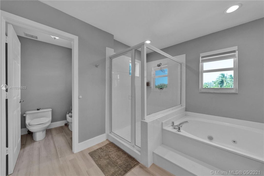 Недавно продано: $699,000 (4 спален, 3 ванн, 2615 Квадратных фут)