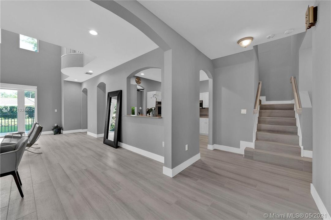 Недавно продано: $699,000 (4 спален, 3 ванн, 2615 Квадратных фут)