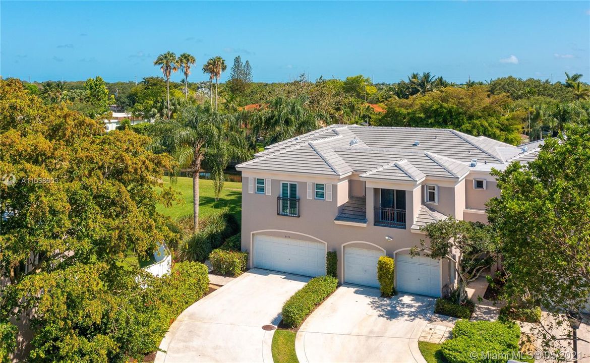 Недавно продано: $699,000 (4 спален, 3 ванн, 2615 Квадратных фут)