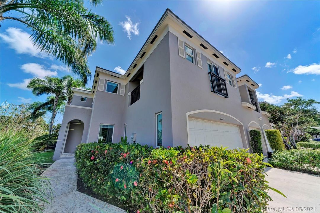 Недавно продано: $699,000 (4 спален, 3 ванн, 2615 Квадратных фут)