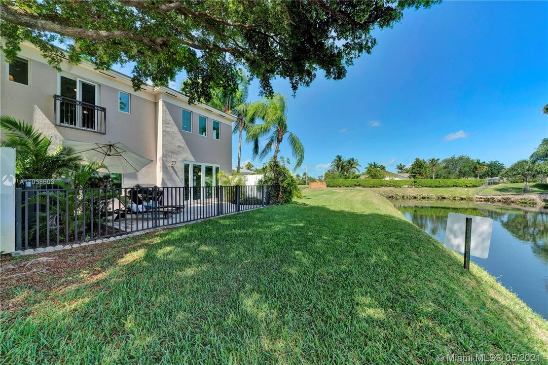 Недавно продано: $699,000 (4 спален, 3 ванн, 2615 Квадратных фут)