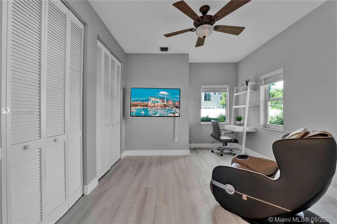 Недавно продано: $699,000 (4 спален, 3 ванн, 2615 Квадратных фут)