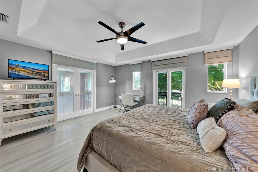 Недавно продано: $699,000 (4 спален, 3 ванн, 2615 Квадратных фут)