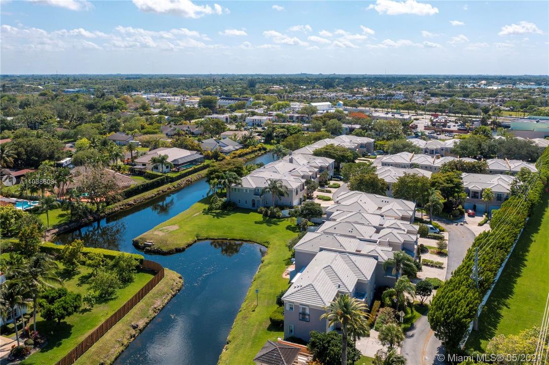 Недавно продано: $699,000 (4 спален, 3 ванн, 2615 Квадратных фут)