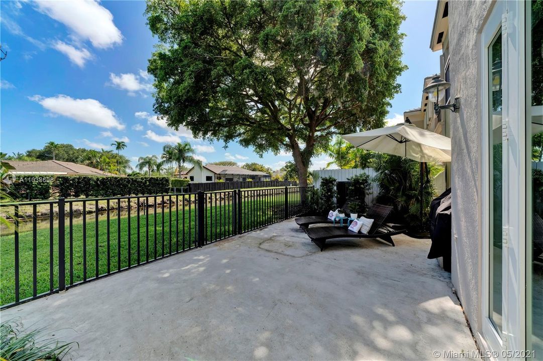 Недавно продано: $699,000 (4 спален, 3 ванн, 2615 Квадратных фут)