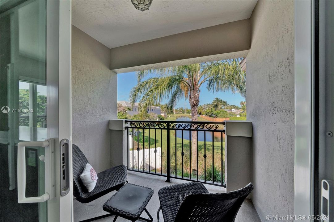 Недавно продано: $699,000 (4 спален, 3 ванн, 2615 Квадратных фут)