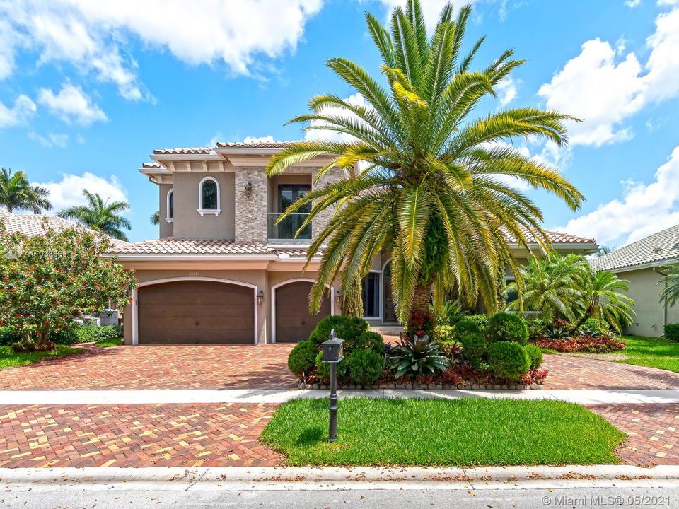Recently Sold: $2,150,000 (5 beds, 6 baths, 4528 Square Feet)