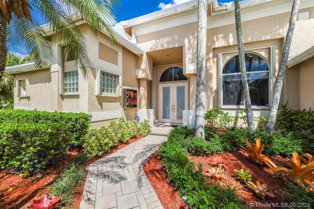 Recently Sold: $1,200,000 (4 beds, 3 baths, 2737 Square Feet)