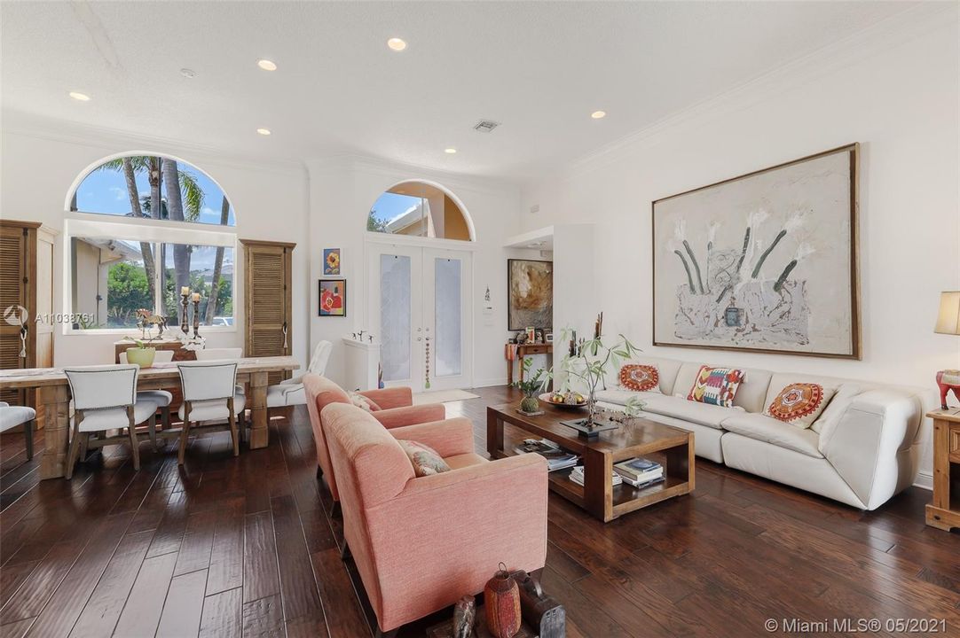 Recently Sold: $1,200,000 (4 beds, 3 baths, 2737 Square Feet)