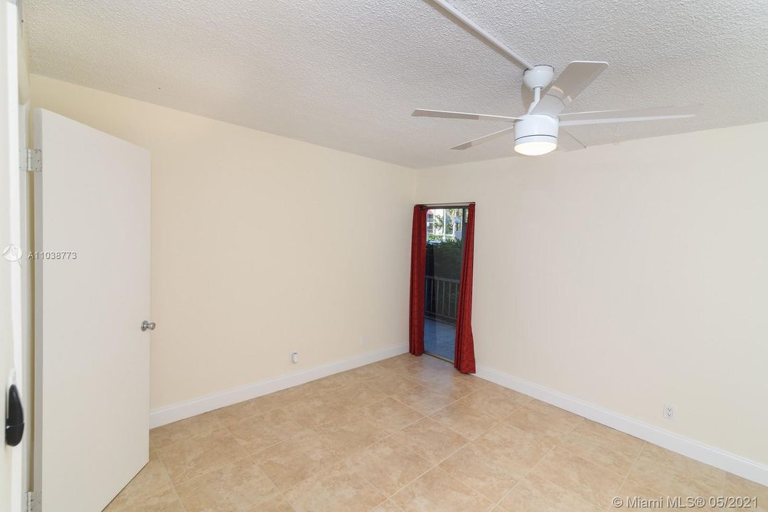 Recently Sold: $137,900 (1 beds, 1 baths, 700 Square Feet)