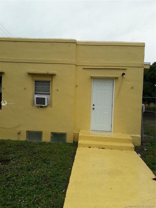 Recently Rented: $850 (0 beds, 1 baths, 974 Square Feet)