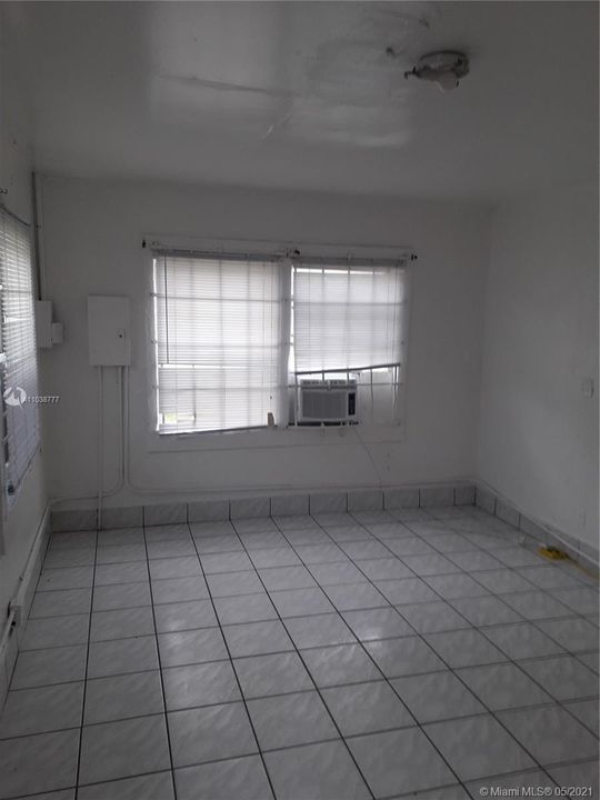 Recently Rented: $850 (0 beds, 1 baths, 974 Square Feet)