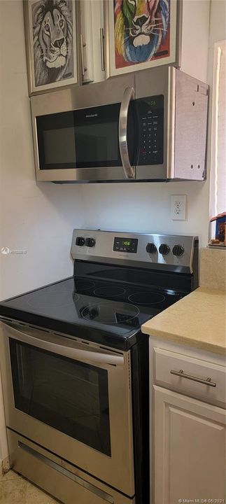 Recently Rented: $1,575 (1 beds, 1 baths, 780 Square Feet)