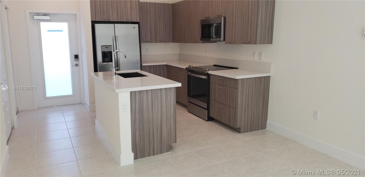 Recently Rented: $2,650 (3 beds, 2 baths, 1129 Square Feet)