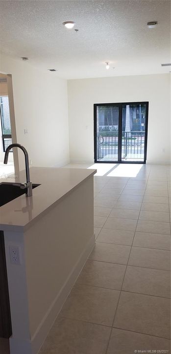 Recently Rented: $2,650 (3 beds, 2 baths, 1129 Square Feet)