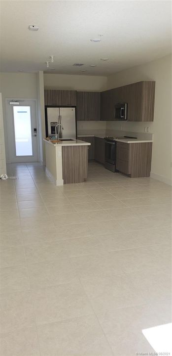 Recently Rented: $2,650 (3 beds, 2 baths, 1129 Square Feet)