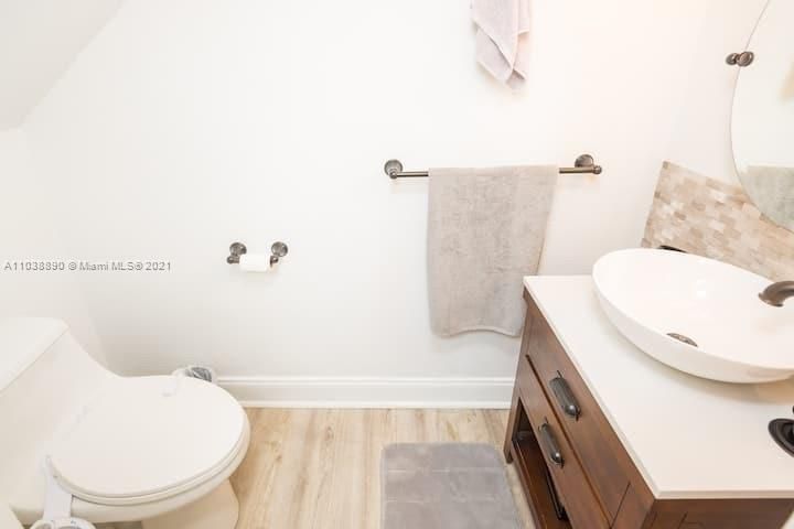 Recently Sold: $799,000 (2 beds, 2 baths, 1111 Square Feet)