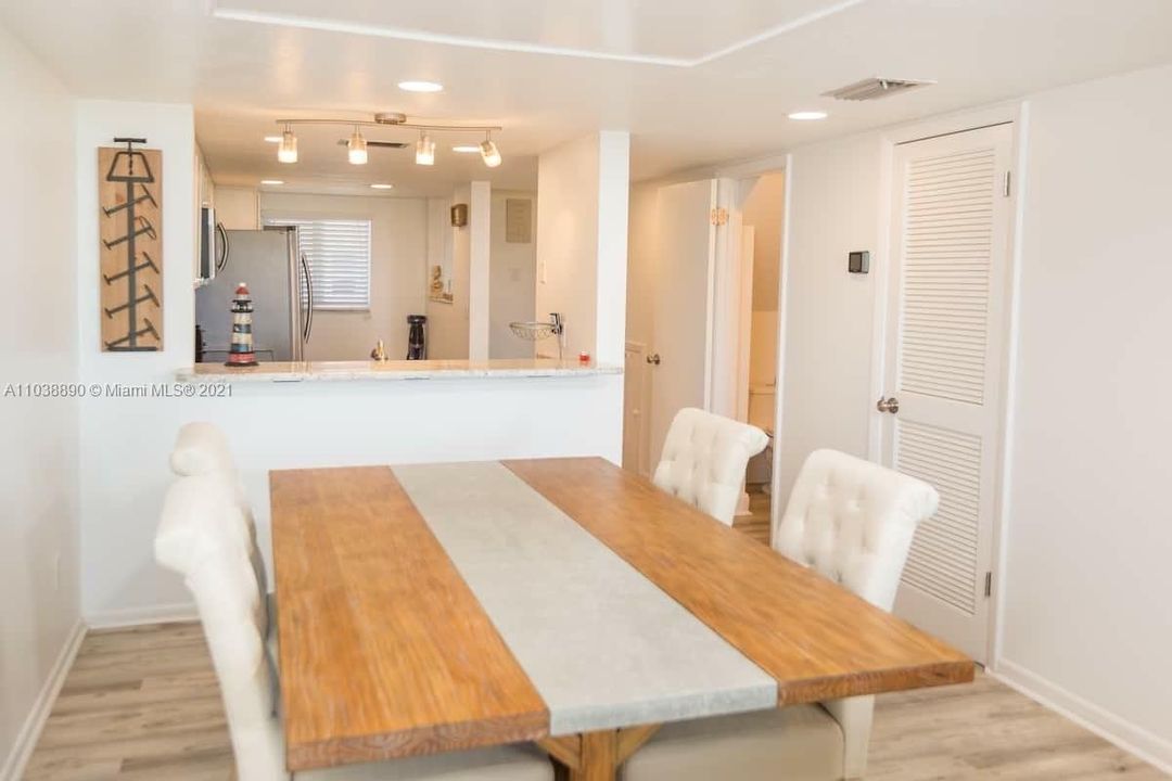 Recently Sold: $799,000 (2 beds, 2 baths, 1111 Square Feet)