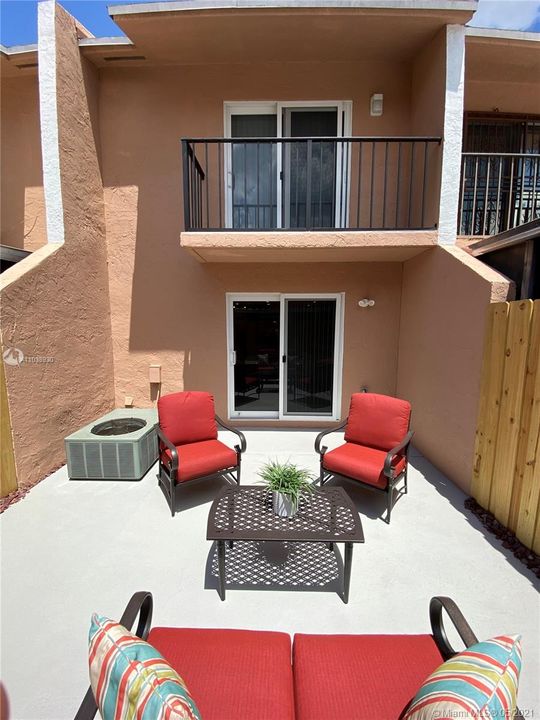 Recently Sold: $284,900 (2 beds, 2 baths, 1091 Square Feet)