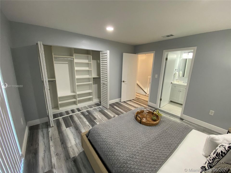 Recently Sold: $284,900 (2 beds, 2 baths, 1091 Square Feet)