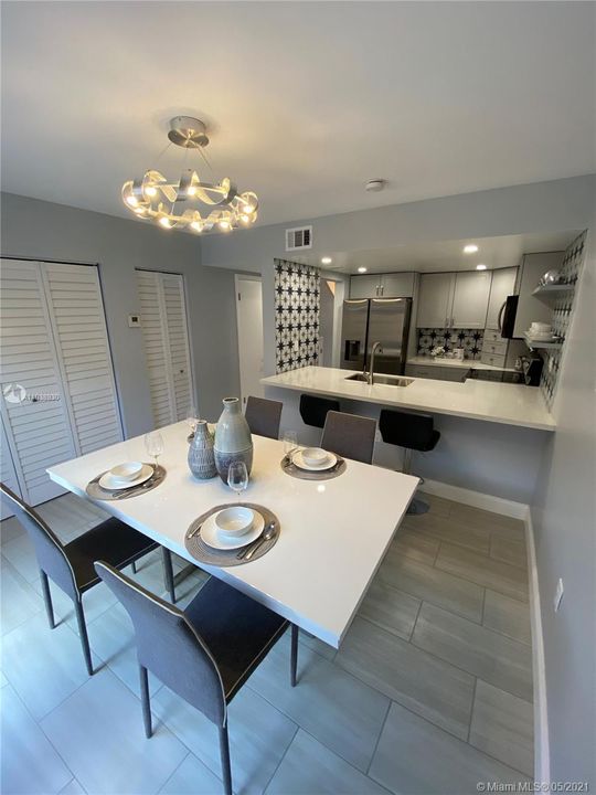 Recently Sold: $284,900 (2 beds, 2 baths, 1091 Square Feet)