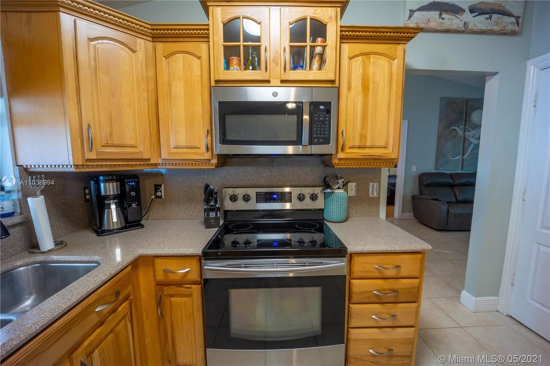 Main House - Kitchen to Dining Room