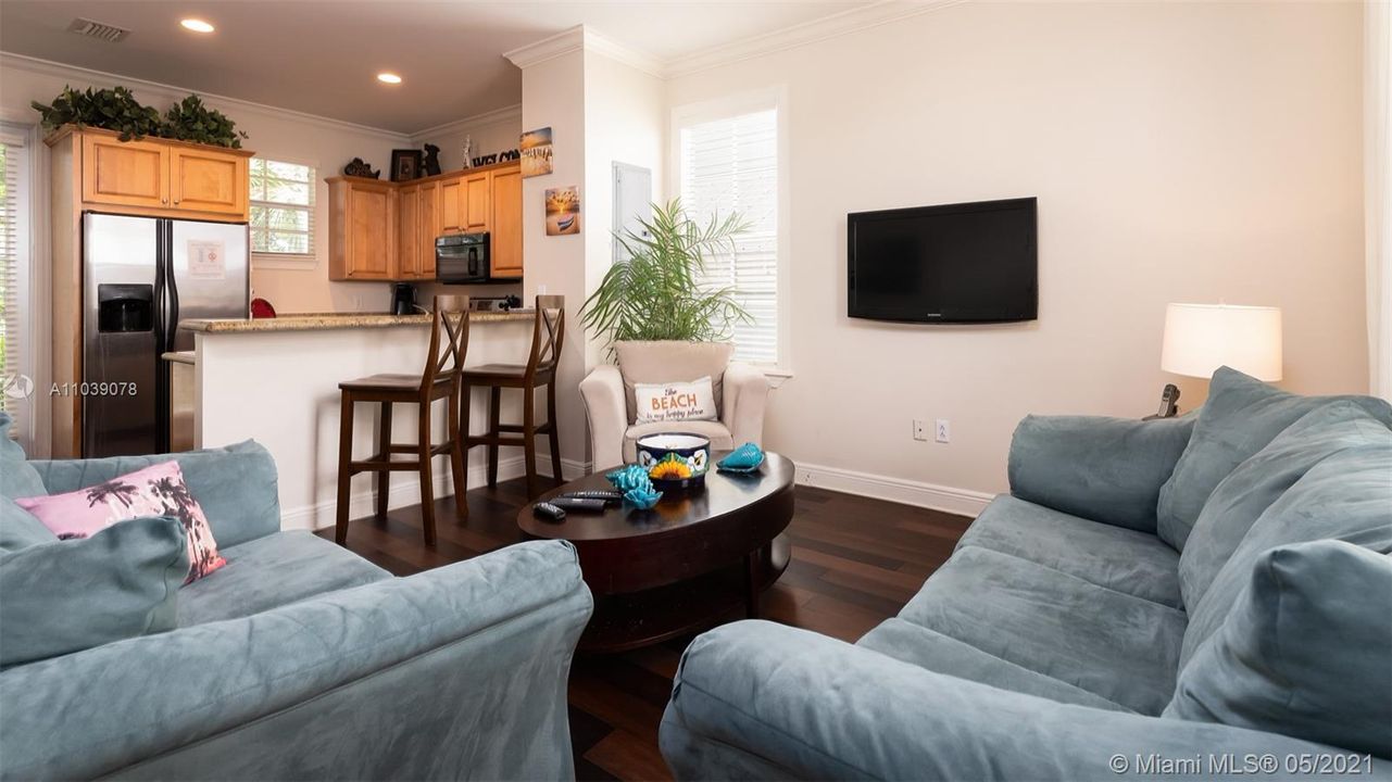 Recently Sold: $925,000 (2 beds, 2 baths, 1137 Square Feet)