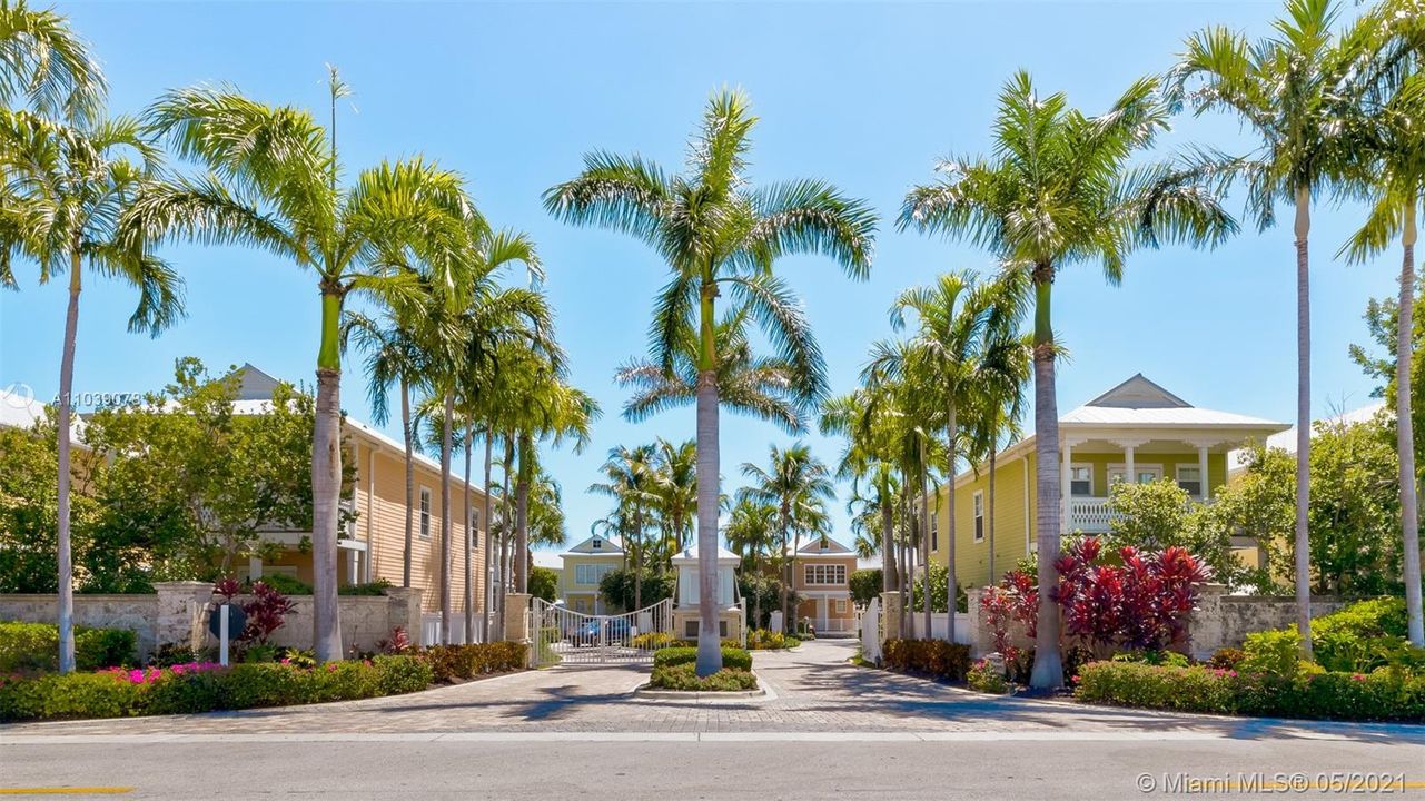 Recently Sold: $925,000 (2 beds, 2 baths, 1137 Square Feet)