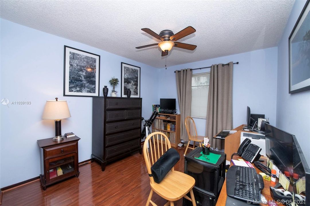 Recently Sold: $367,000 (3 beds, 2 baths, 1282 Square Feet)