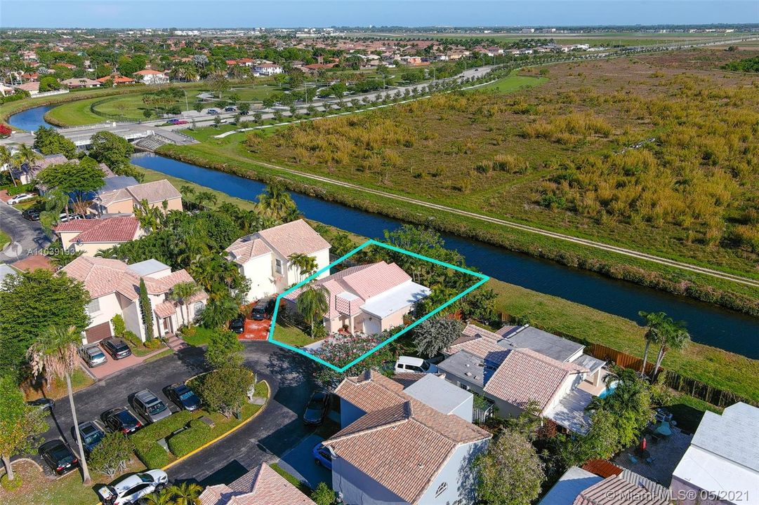 Recently Sold: $367,000 (3 beds, 2 baths, 1282 Square Feet)