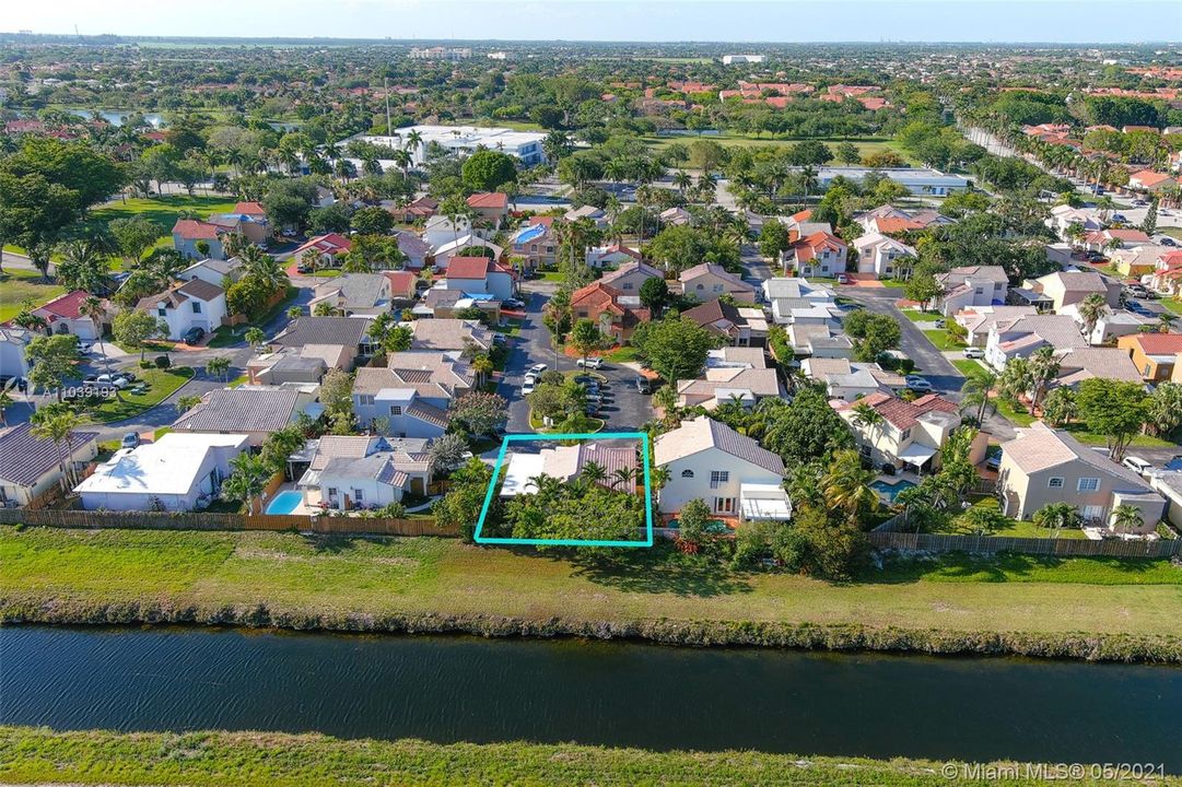 Recently Sold: $367,000 (3 beds, 2 baths, 1282 Square Feet)