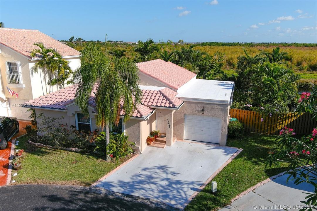 Recently Sold: $367,000 (3 beds, 2 baths, 1282 Square Feet)