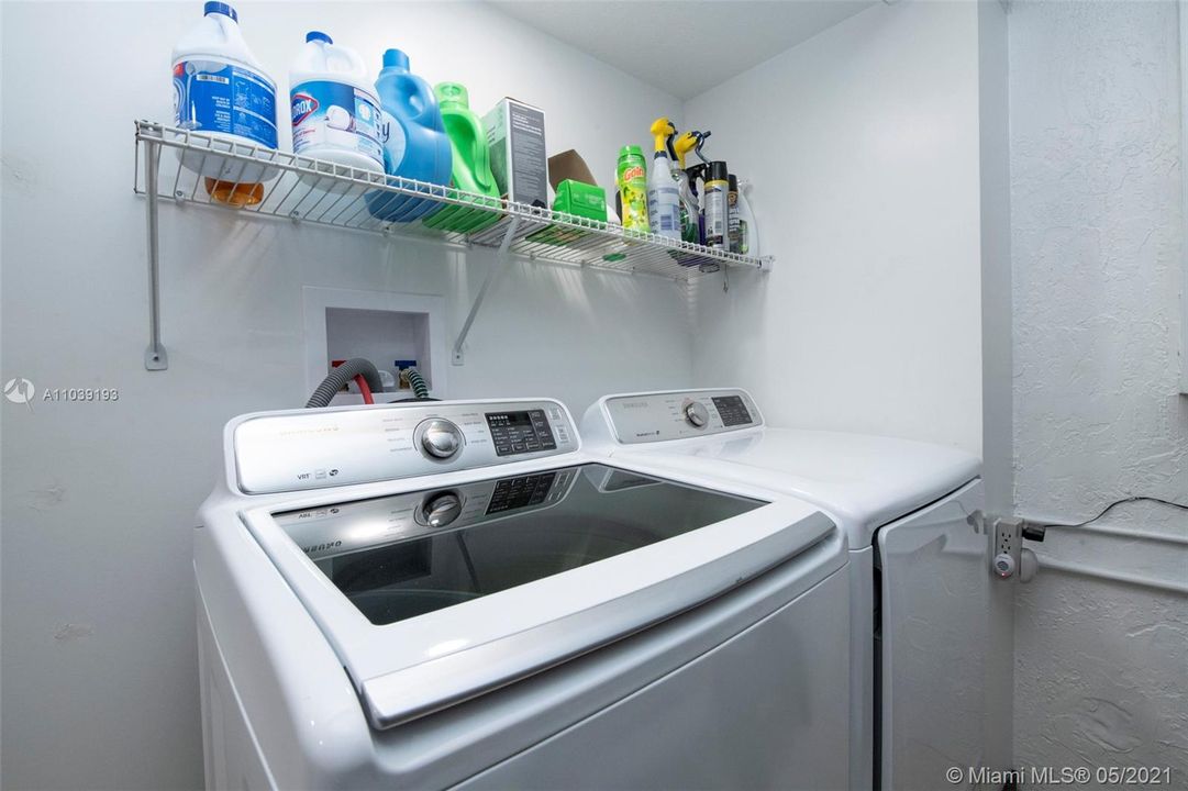 Recently Sold: $367,000 (3 beds, 2 baths, 1282 Square Feet)