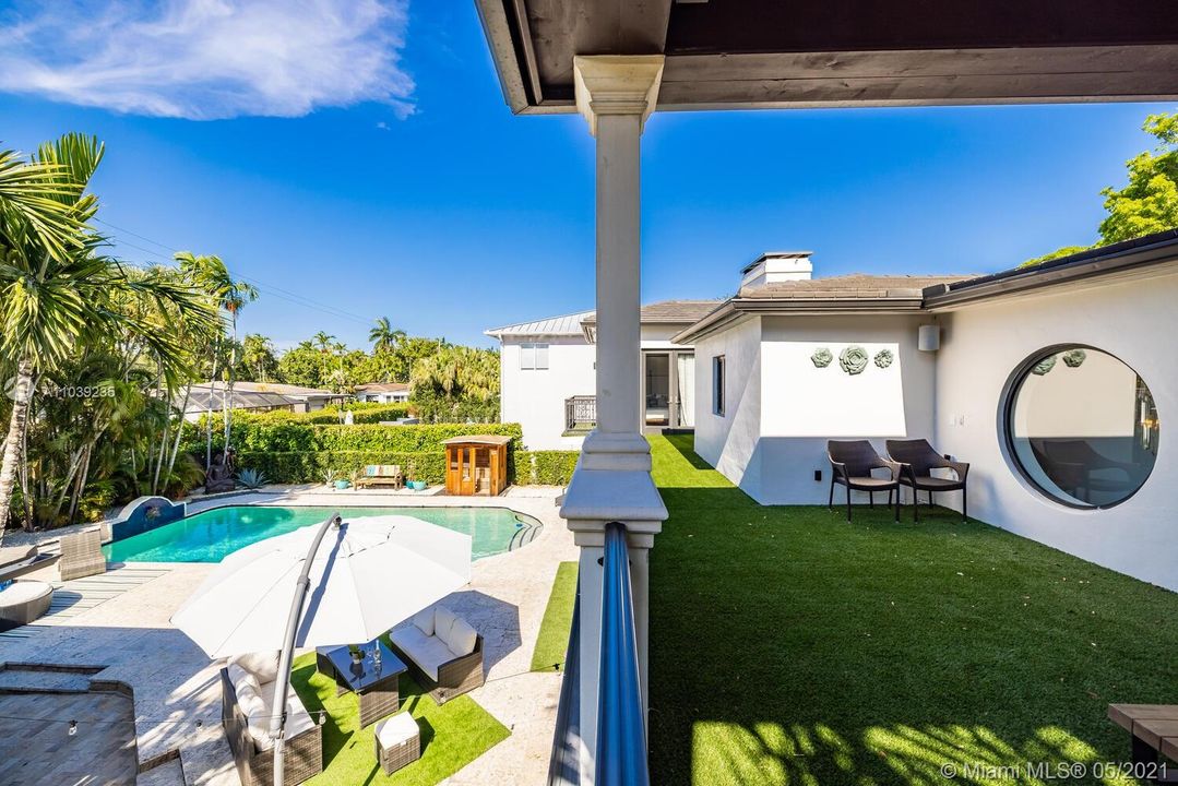 Recently Sold: $3,000,000 (5 beds, 4 baths, 3490 Square Feet)