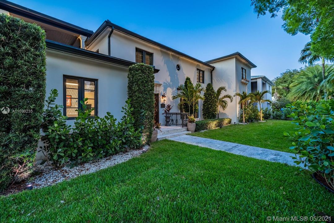 Recently Sold: $3,000,000 (5 beds, 4 baths, 3490 Square Feet)
